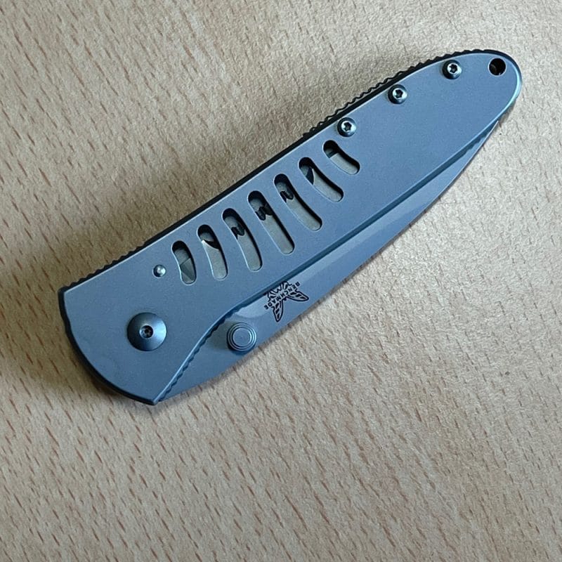 This Benchmade Model 10300 Steirer Eisen Monochrome - Image 4
