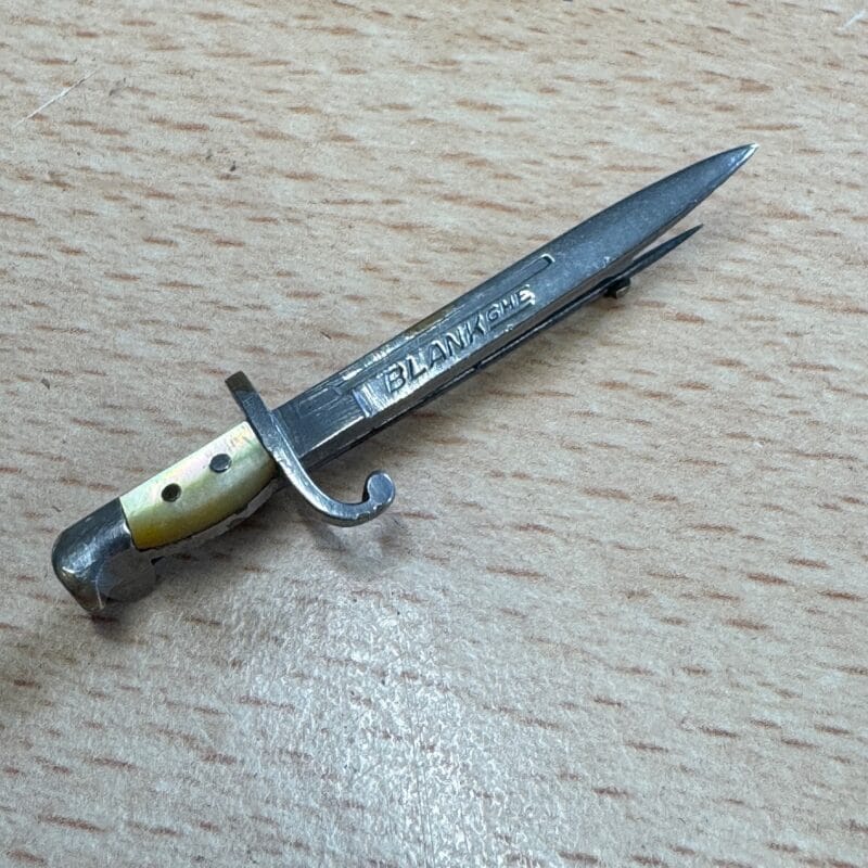 Bayonette Knife Sweetheart Pin