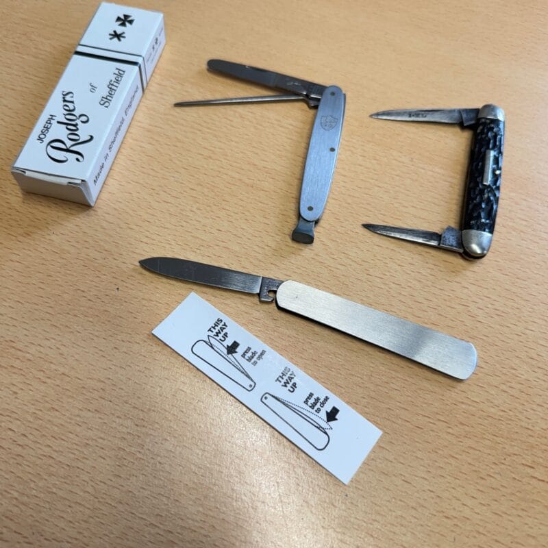 Three Sheffield made folding knives - Image 3