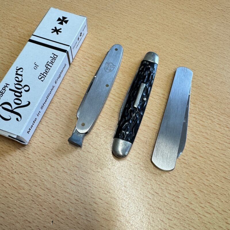 Three Sheffield made folding knives - Image 2