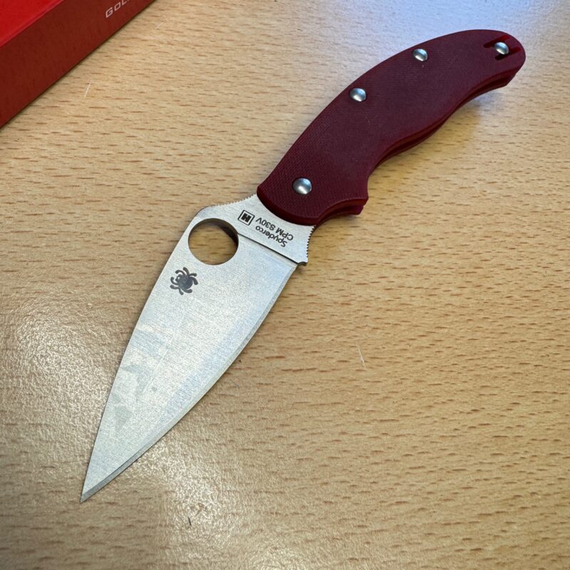 Spyderco UK Penknife Drop Point Heinnie® Edition