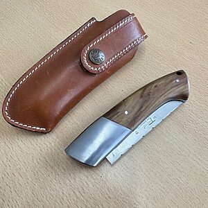 Le Thiers Folding knife with Olive Wood Scales