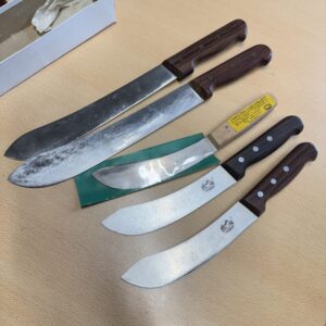 Victorinox, Venture, Petty’s – 5 Skinning Knives