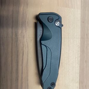 This is a Pre-owned knife is from a private collection – new to the market. The photos form part of the detailed description, please examine them carefully.